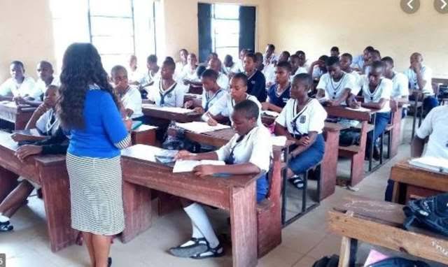 Kwara teachers to get 4,329 tablets, smartphones to teach – Govt.