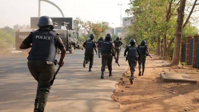 Gunmen kidnap three policemen in broad daylight