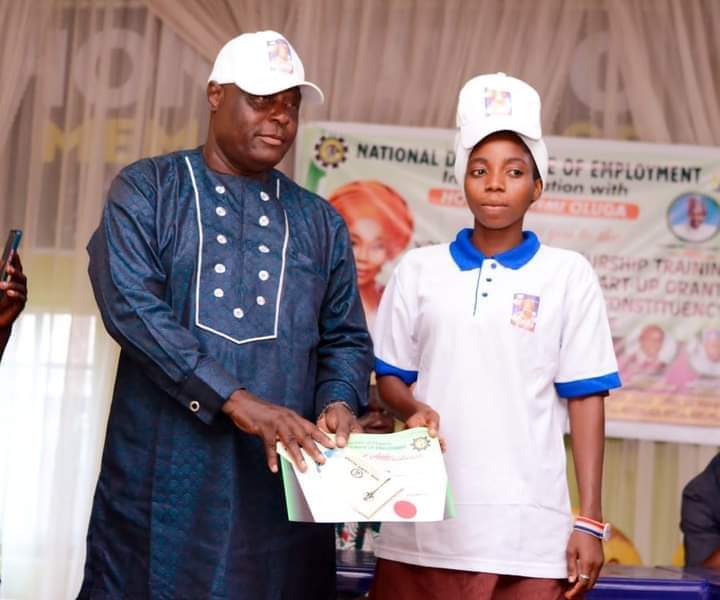 Osun Lawmaker, Oluga Empowers Constituents, Gives Start-Up Grants To Trainees