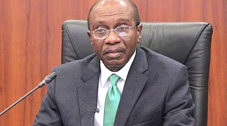 Breaking: Emefiele Bows to Pressure, Directs Use of Old 500, 1000 Notes as Legal Tender